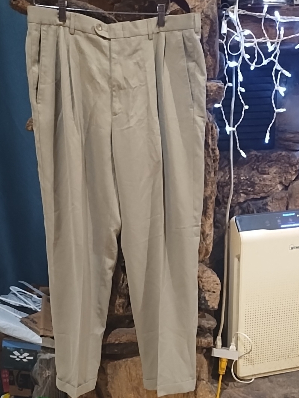 Haggar Men's Pleated Dress Pants in Light Khaki